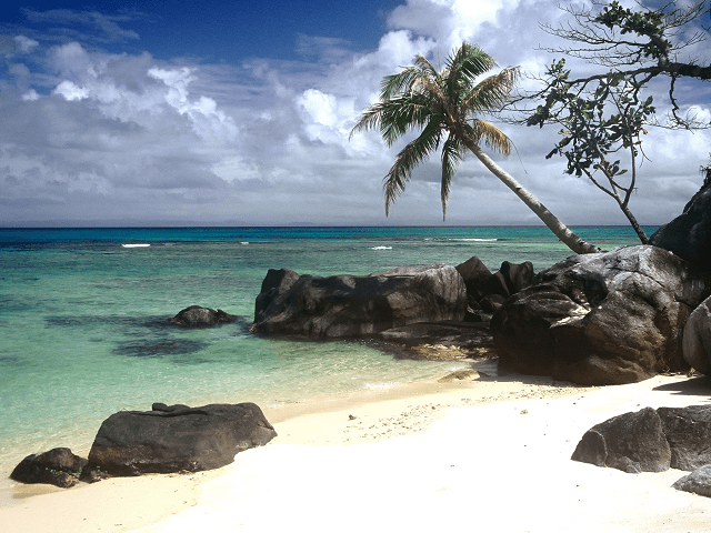 Tropická pláž ostrova Sainte Marie, Madagaskar